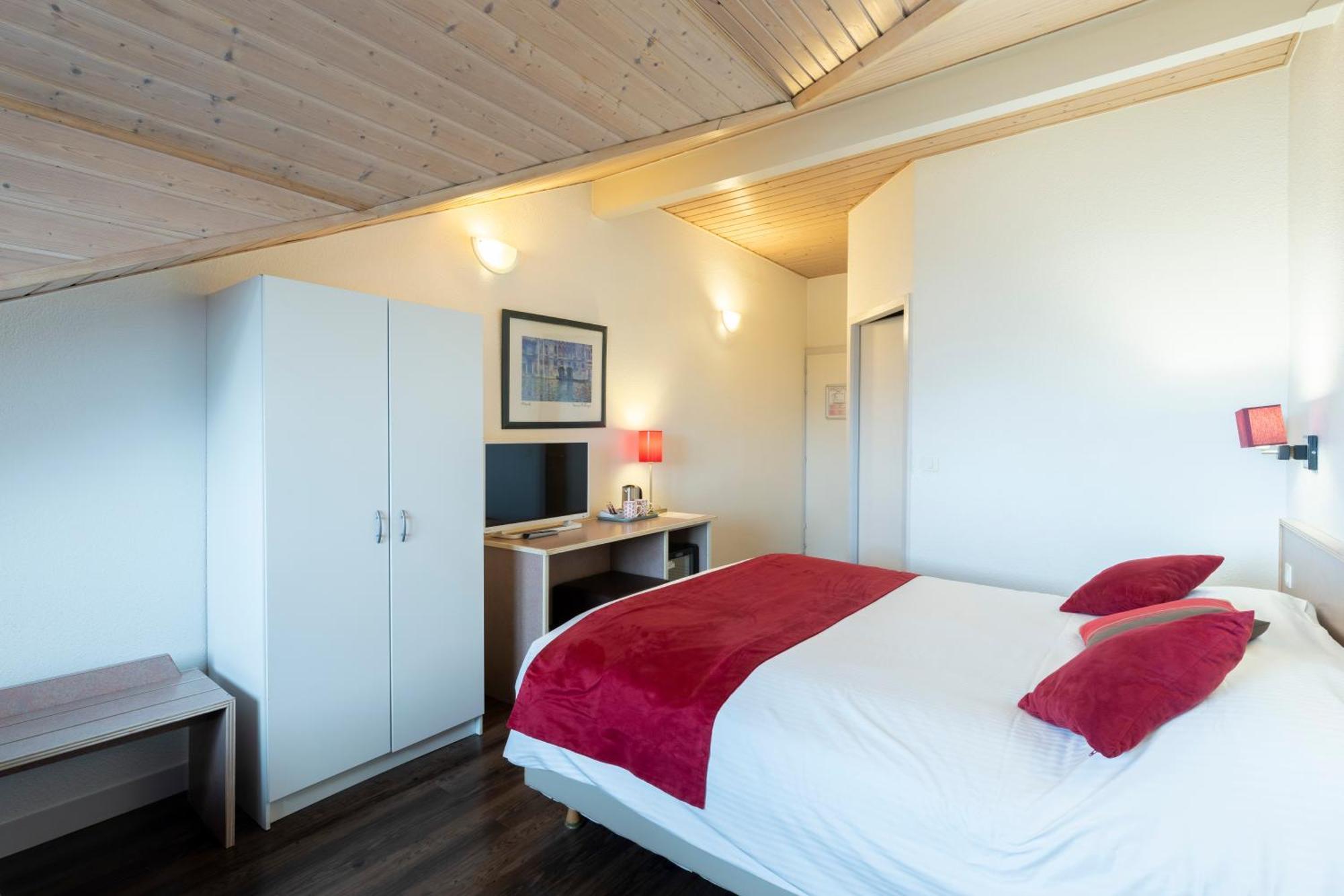 Hotel Logis Arc En Ciel 3*