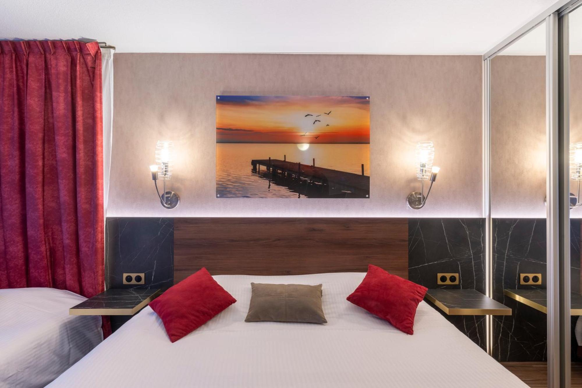 Hotel Logis Arc En Ciel 3*