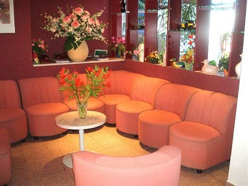Hotel Logis Arc En Ciel 3*